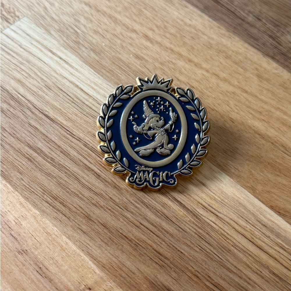 Disney Cruise Lines Magic Pin with Mickey Mouse